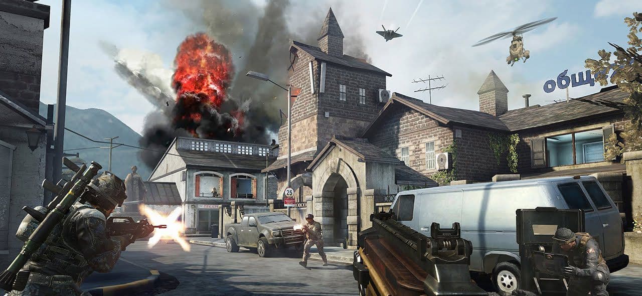 Soldiers in a firefight on an urban Call of Duty: Mobile battlefield.